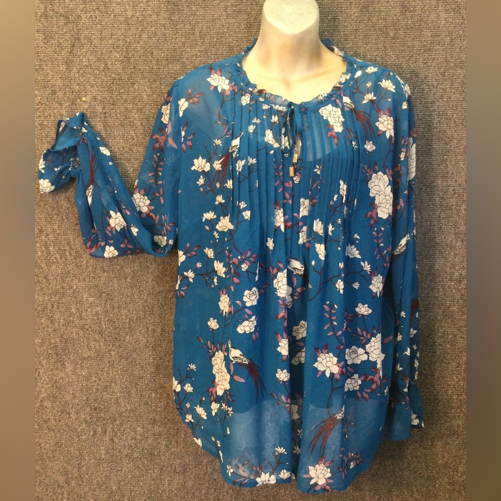LIZ CLAIBORNE sheer full, long sleeves with elastic. Full cami.